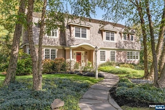 26 Wyndehurst Dr, Madison, NJ 07940