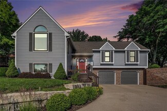 1521 Alvamar Dr, Lawrence, KS 66047