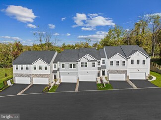 4 Shamrock Cir, Downingtown, PA 19335