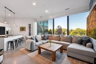 5601 Smetana Dr Unit 318, Minnetonka, MN 55343
