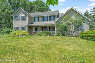 308 Saint Ann Dr, Schenectady, NY 12309