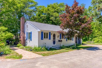 16 Sherman St, Boothbay Harbor, ME 04538