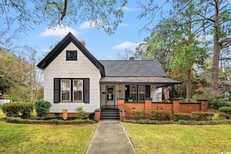 222 E Wine St, Mullins, SC 29574