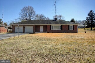 11723 Robinwood Dr, Hagerstown, MD 21742