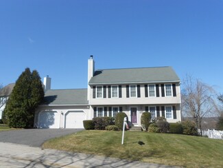 27 Arlington St, Auburn, MA 01501