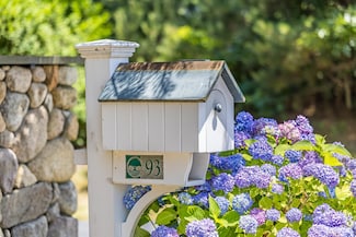 93 Highwood Ln, East Falmouth, MA 02536