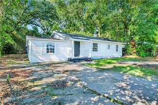 2753 Dauphin St, Mobile, AL 36606
