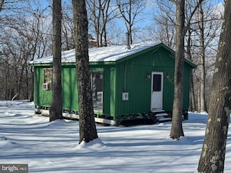 892 Sparrow Hill Rd, Paw Paw, WV 25434
