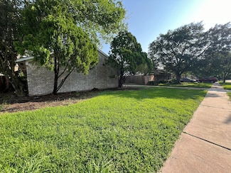 9423 Kristin Dr, Houston, TX 77031