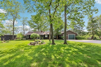 950 N Dousman Rd, Oconomowoc, WI 53066