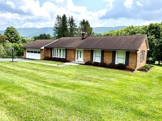 803 Fincastle Dr, Bluefield, VA 24605