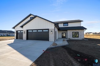 2001 N Hacksaw Trail, Sioux Falls, SD 57107