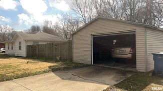 513 N 9th St, Benton, IL 62812