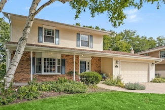 212 Londonderry Ct, Mundelein, IL 60060