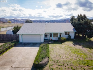 204 3rd Ave, Dallesport, WA 98617
