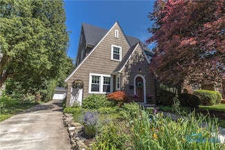 2448 Orchard Rd, Ottawa Hills, OH 43606