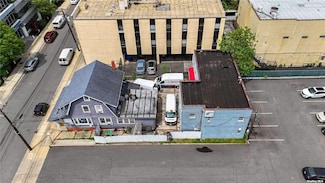 27 W Hawthorne Ave, Valley Stream, NY 11580