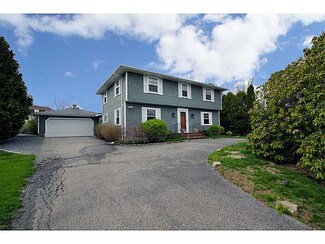 576 Tuckerman Ave, Middletown, RI 02842