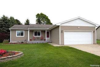 313 Janet Ln, Almont, MI 48003