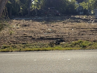 1809 S Main St, Highlands, TX 77562