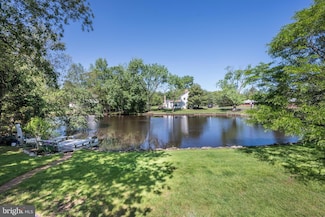 2 Brookside Dr, Medford, NJ 08055