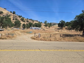 37632 Mistletoe Rd, Squaw Valley, CA 93675