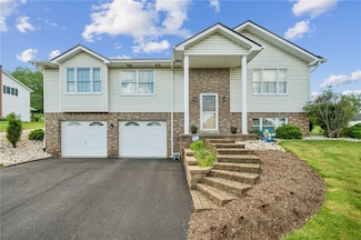 1045 New London Dr, Greensburg, PA 15601