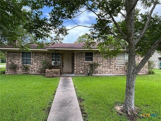 302 E Heard St, Ganado, TX 77962