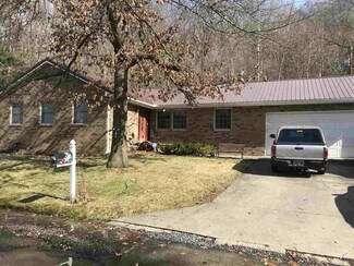 2017 Woodland Dr, Ironton, OH 45638