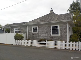 763 State Route 101, Chinook, WA 98614