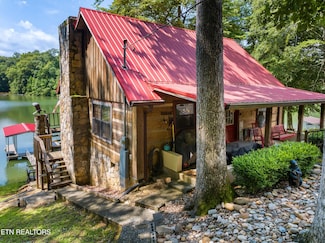 1055 Dean Cir, Dandridge, TN 37725