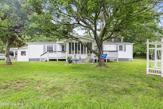 506 Fathom Ct, Hampstead, NC 28443