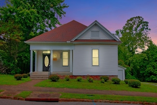 714 N Poplar St, Paris, TN 38242