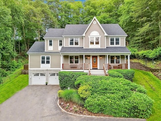 380 E Main St, Centerport, NY 11721