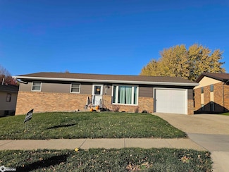 641 Alta Vista Dr, Carroll, IA 51401