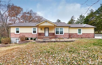 891 Ranch Ln, Villa Ridge, MO 63089