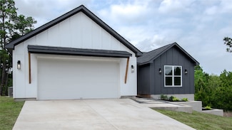 100 Mahalo Ct, Bastrop, TX 78602
