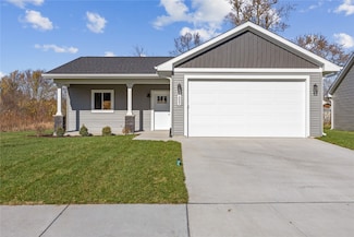 2052 Whispering Meadow Dr, Iowa City, IA 52240