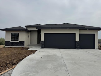 9019 Freedom Cir, Lenexa, KS 66227