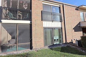 18230 University Park Dr, Livonia, MI 48152