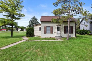 112 N Newcomb St, Whitewater, WI 53190