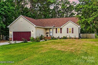 828 Wood Creek Dr, Hubert, NC 28539