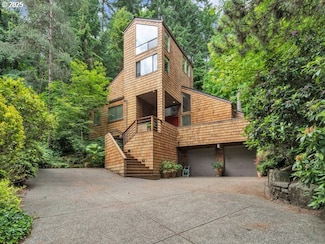 3107 SW Nottingham Dr, Portland, OR 97201