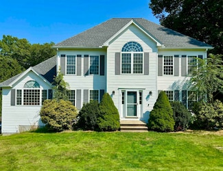 17 Deer Hill Cir, Pelham, NH 03076