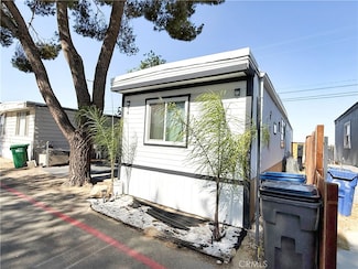 45415 28th St E Unit 64, Lancaster, CA 93535