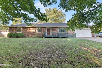 1307 S Washington Ave, Aurora, MO 65605