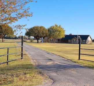 406 Epps Rd, Palmer, TX 75152