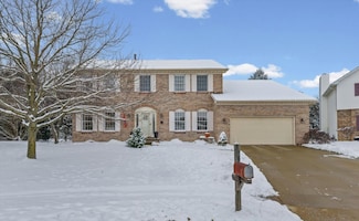 3 Earls Ct, Bloomington, IL 61704