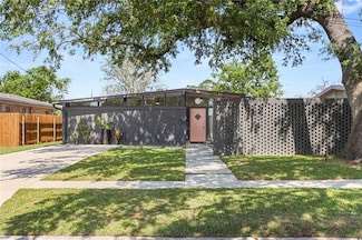 148 Levee View Dr, New Orleans, LA 70123