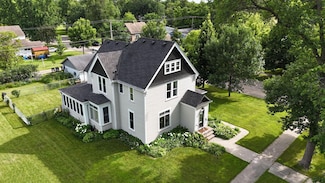 311 W 7th St, Morris, MN 56267